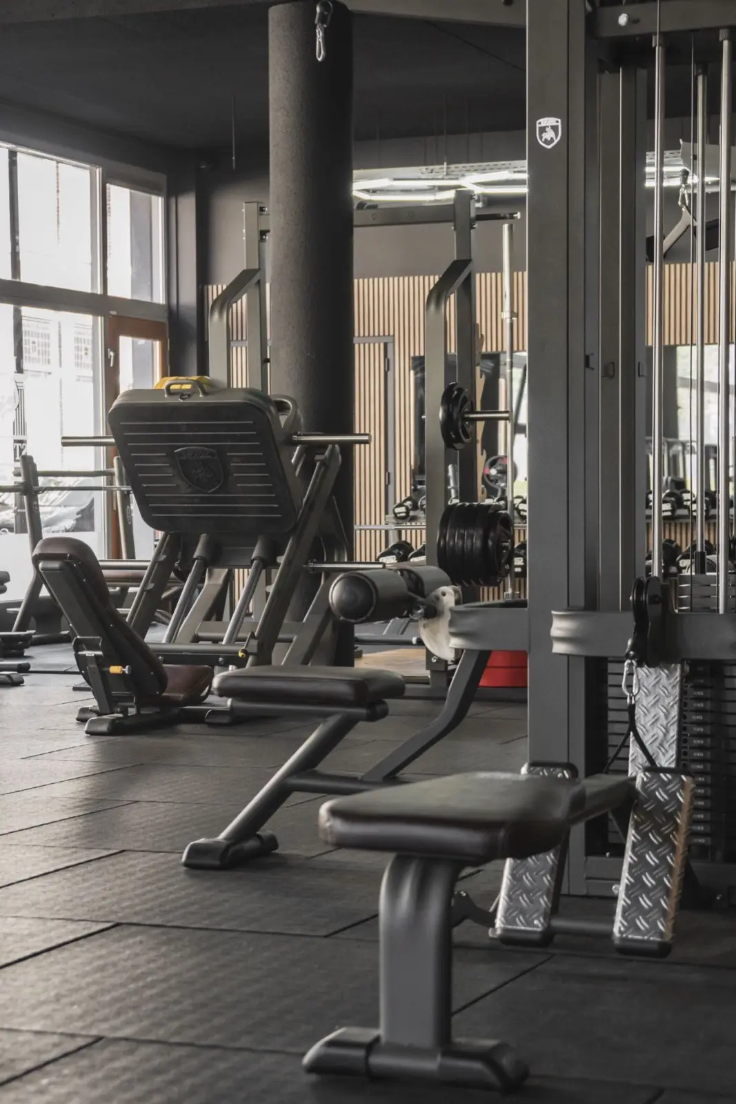 Pillars of Strength Dordrecht — salle showroom équipée en Telju Heavy Lifters